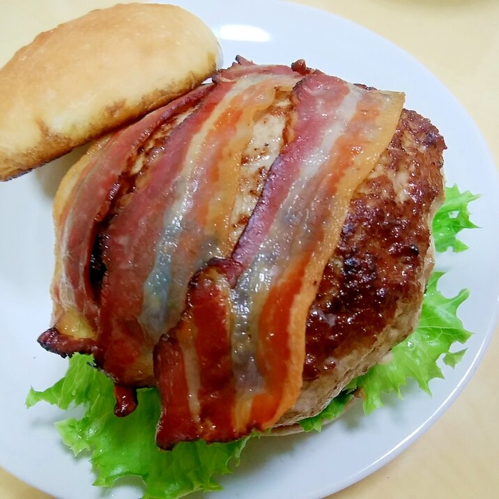 【肉汁とスモーク風味】ベーコンハンバーガー